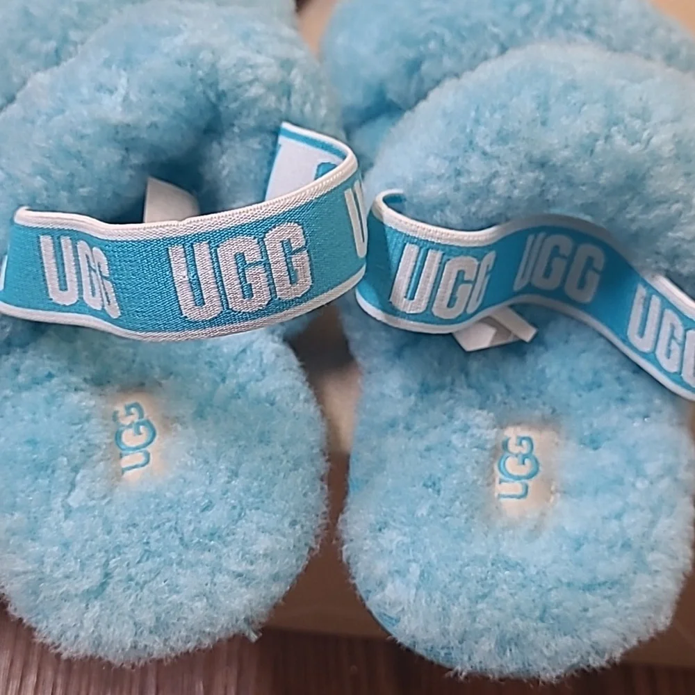 UGG Kids Fluffy Aqua‎ Sandals used good condition.